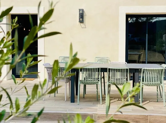 Domaine De Merins, 10 Couchages Avec Piscine, Face A La Riviere, A 4km De La *