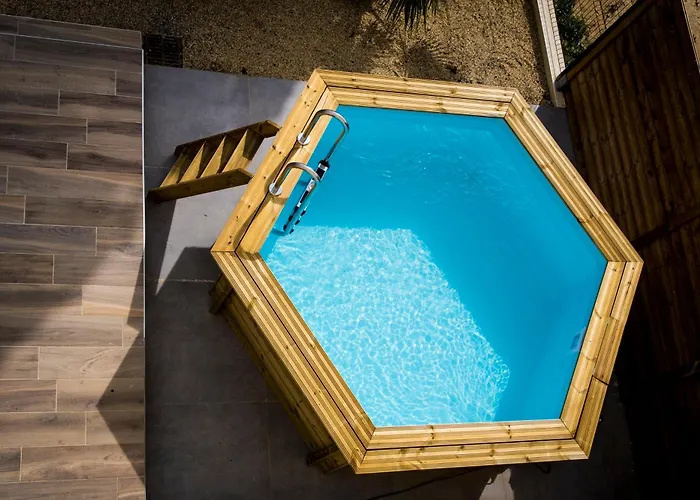 Domaine De Merins, 10 Couchages Avec Piscine, Face A La Riviere, A 4km De La *