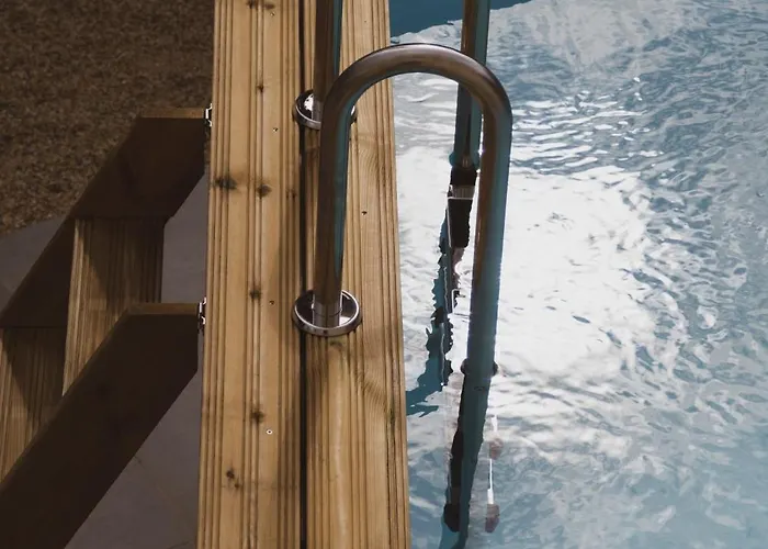 Casa de Férias Domaine De Mérins, 10 Couchages Avec Piscine, Face à La Rivière, à 4km De La Fleury (Aude)